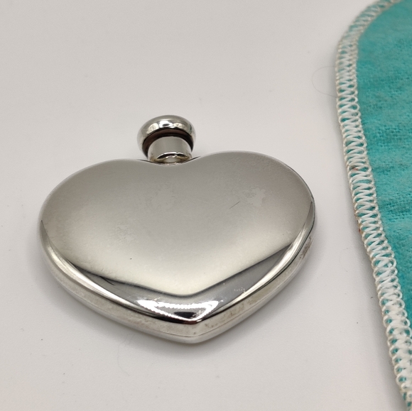 TIFFANY & CO 9.25 SILVER HEART SHAPED PERFUME DAUBER ...VINTAGE - Picture 4 of 5